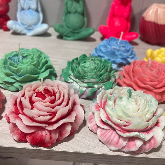 Flowers candles lots of different colors and designs - Picture 5 of 11